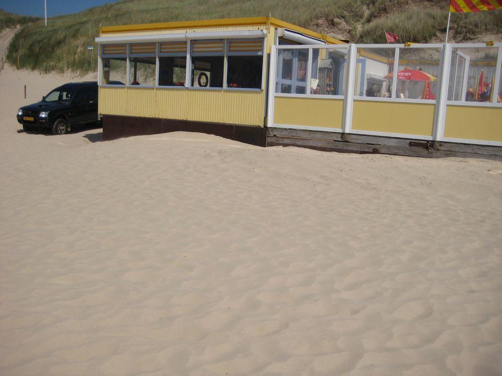 Beach restaurant Zilverzand June 2009